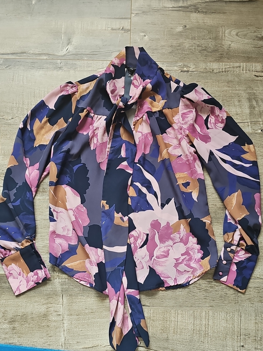 RW&CO. Navy Floral Tie-Neck Blouse with Pink Accents Size XS Business Casual
